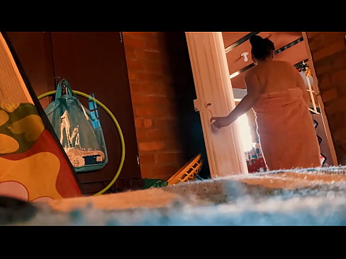 ❤️ Môj strýko za mnou ide do sprchy, šuká ma, kým sa sprchujem. Šukanie na nás ❌️