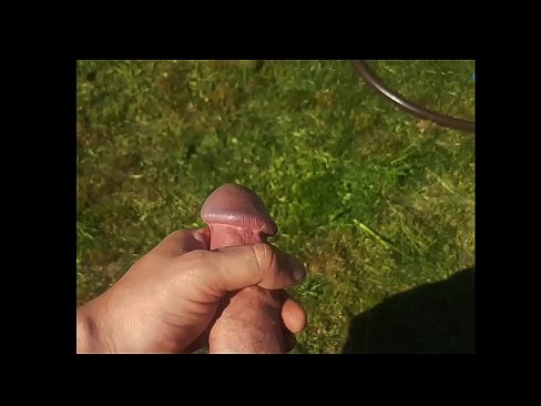 ❤️ Horúca kočka si nechá jebnúť ružovú kundičku a vystrieka sa so squirtom v letnej záhrade Šukanie na nás ❌️