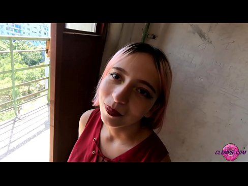 ❤️ Študentka zmyselne fajčí cudzinca vo vnútrozemí - strieka mu na tvár Šukanie na nás ❌️